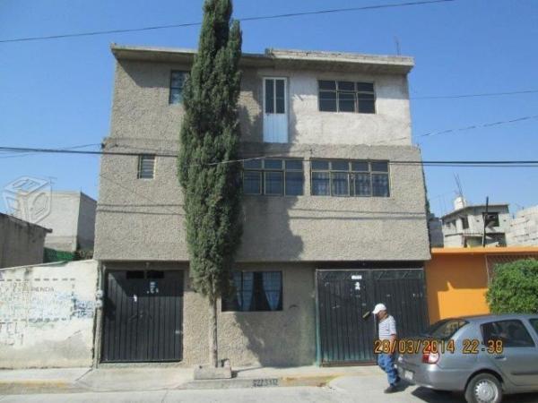 Casa distribuida en 4 departamentos en venta