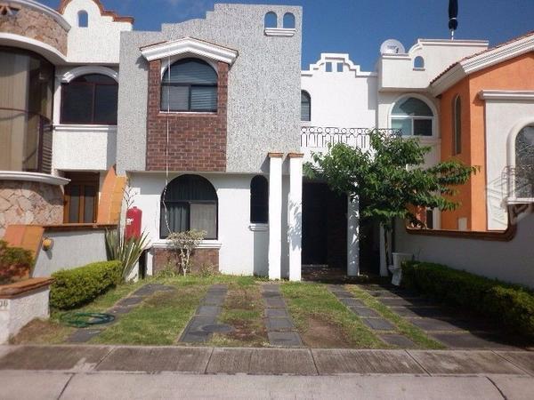 Casa en zona residencial y en coto