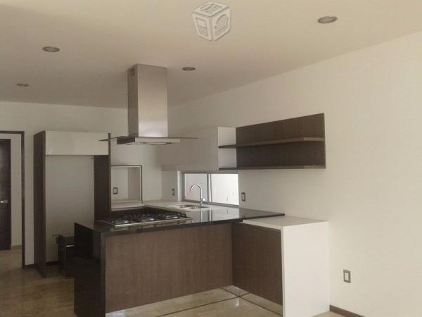 Casa LOMAS DE JURIQUILLA con cuarto de servicio