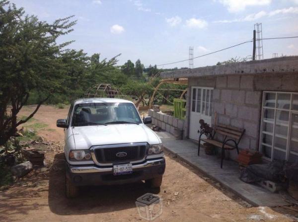 Terreno frente a un lago con casa