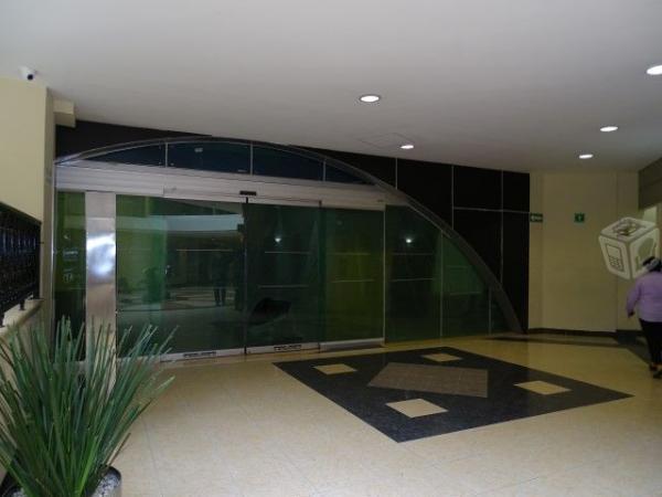 CENTRO COMERCIAL ARMAND LOCAL DE 1000m2