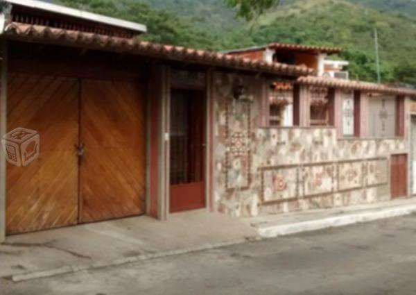 Bonita casa a faldas del cerro del marqués