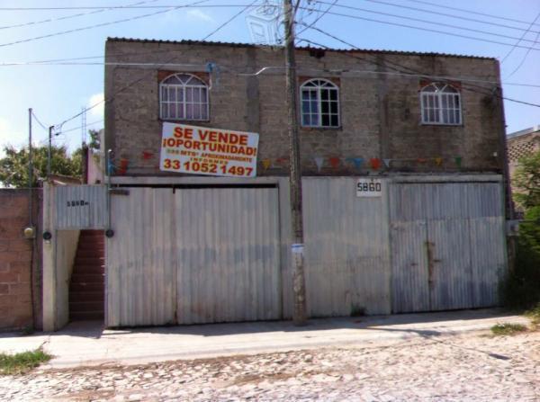 Bodega 1/2 cuadra periferico2 cuadras Juan Barrera