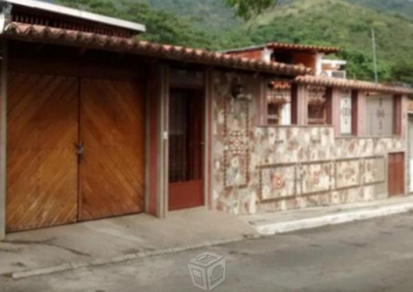 Bonita casa a faldas del cerro del marqués