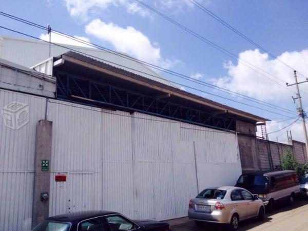 BODEGA EN RENTA FRENTE a PLANTA V.W. 1476m²