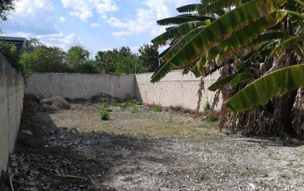 Terreno en Montecristo con calle pavimentada