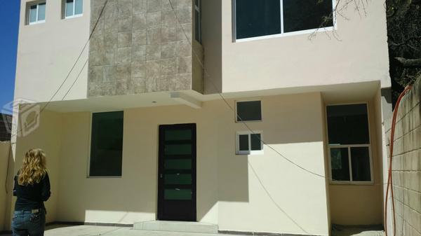 Venta de casa residencial de 3 recamaras,1 estudio