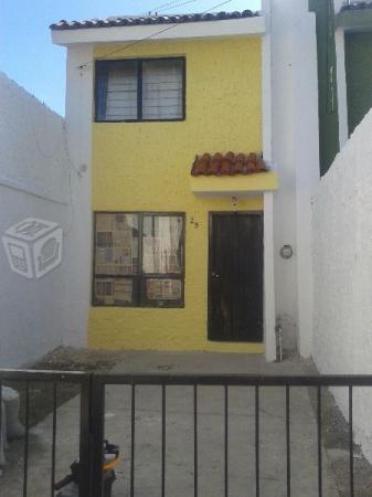 Casa habitación bien ubicada av. Almería 562-25