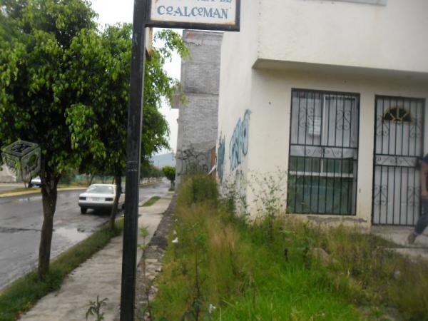 Casa dos plantas en esquina en salida a Quiroga
