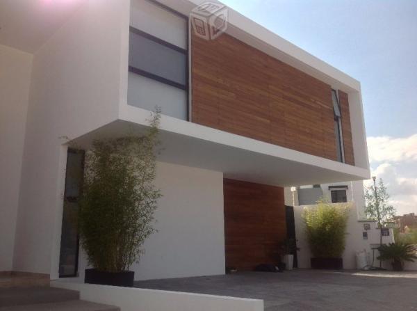 Moderna casa en cumbres del lago en venta