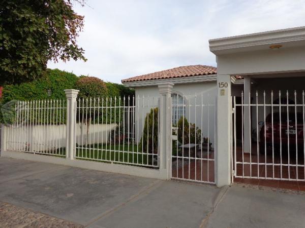 Venta de casa con excelente ubicación en