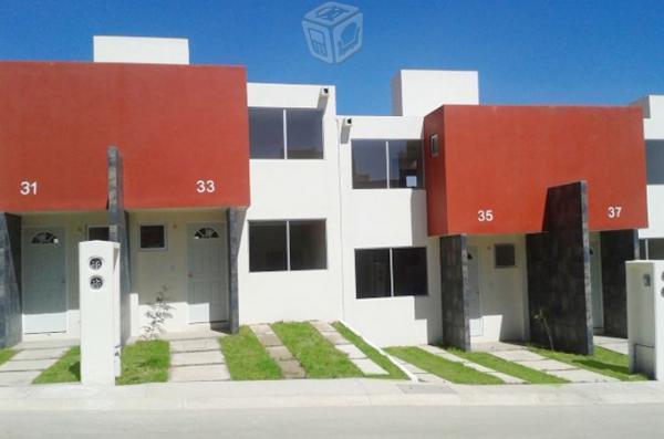 Casas hermosas solo en el lago residencial