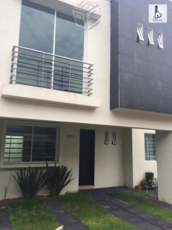 Preciosa Casa en Coto Privado cerca Zona Real