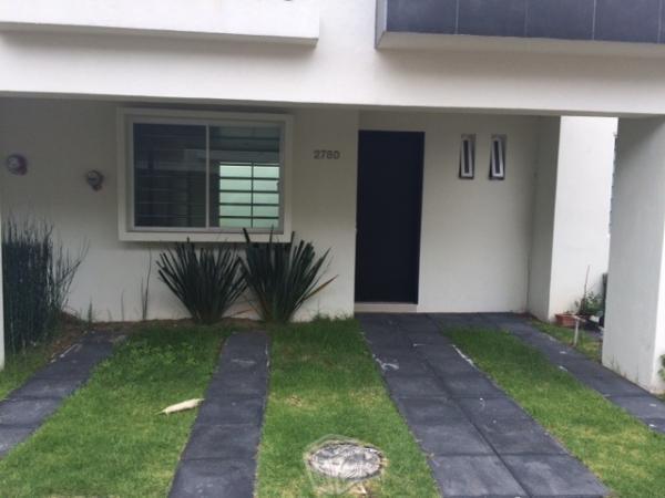 Preciosa Casa en Coto Privado cerca Zona Real