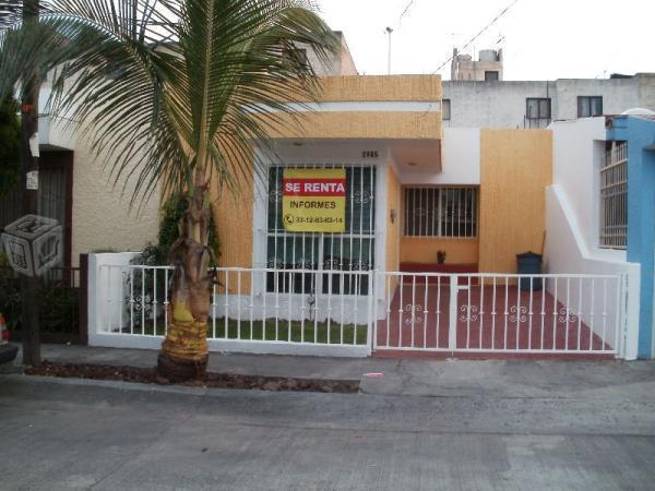 Jardines Del Sur, Bonita Casa Amplia Con Jardín