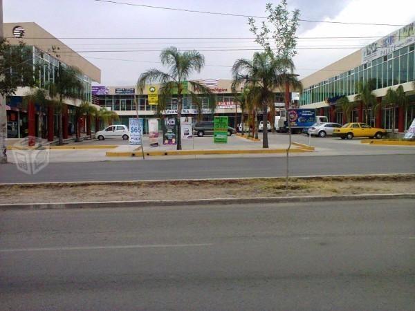 Centro Comercial en Centro Urbano 9.1% Rendimiento