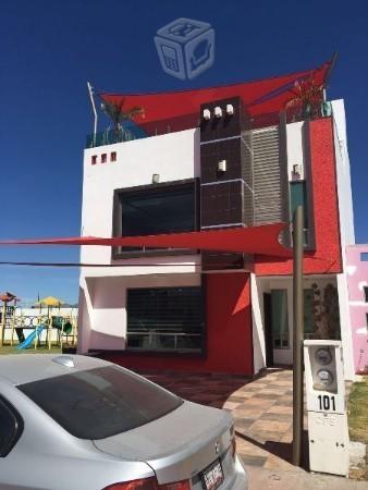 Exelente casa en esquina con acabados de lujo