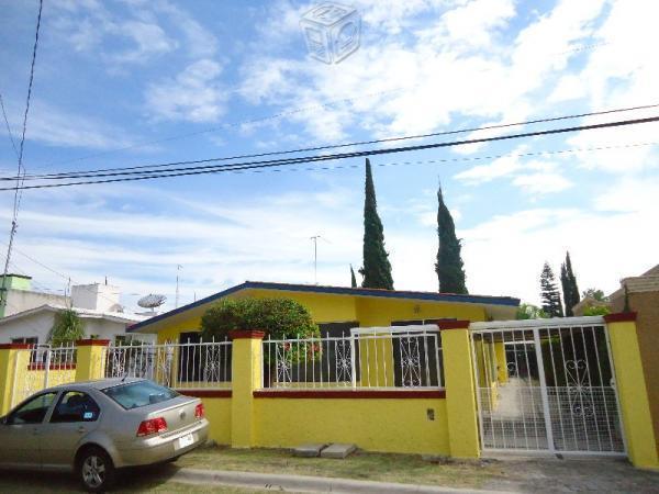 Casa amplia de una planta en jurica