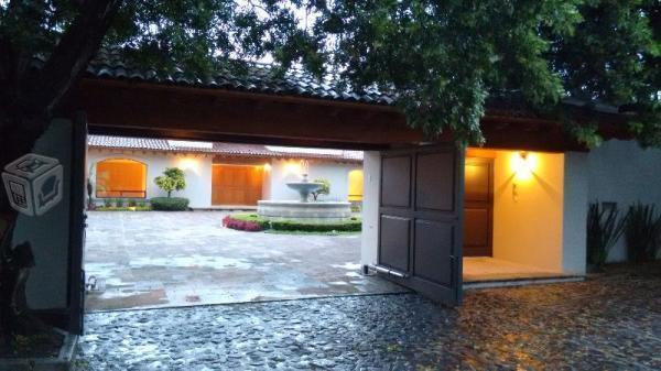 Hermosa residencia en jurica terreno de 2200 m²