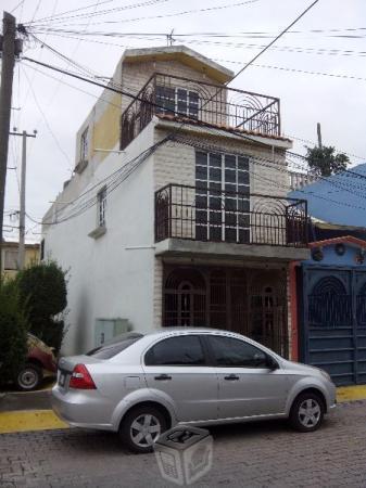 Bonita casa en conjunto cerrado / vista panorámica