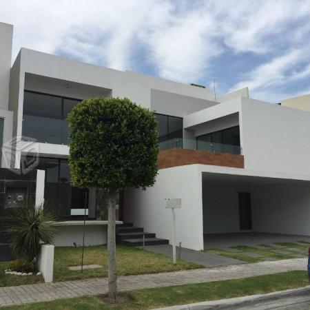 Hermosa casa en Lomas de Angelópolis