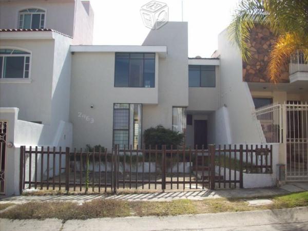 Casa primera seccion, tres recamaras, estud