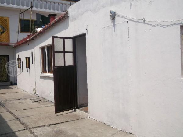 Casa en San Juan de Aragón cerca Av. 608