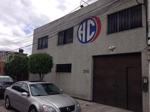 Bodega con oficinas en el DF