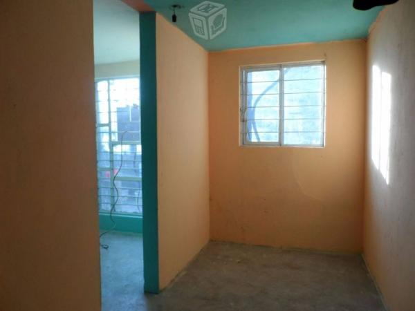 Casa remodelada con 2 asesorías sobre avenida