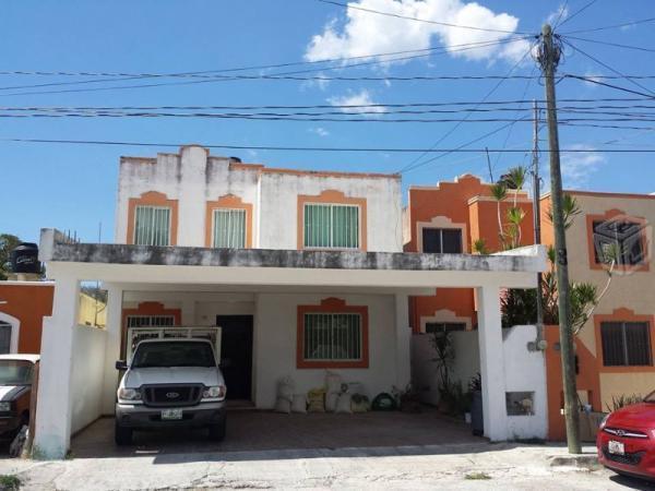 Venta de casa con 2 plantas, 3 recamaras, piscina