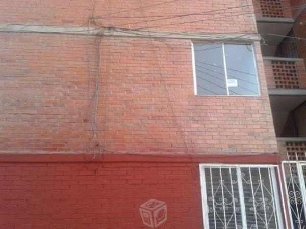 Se vende departamento 1er piso, agua santa