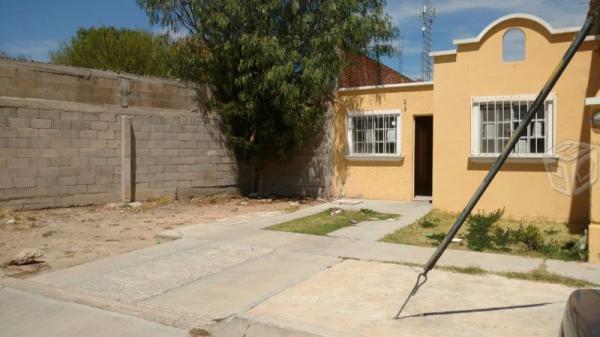 Casa por maria cecilia con terreno excedente