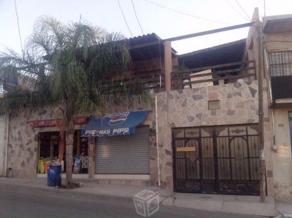 Hemosa y Espaciosa Casa con 2 Locales Comerciales