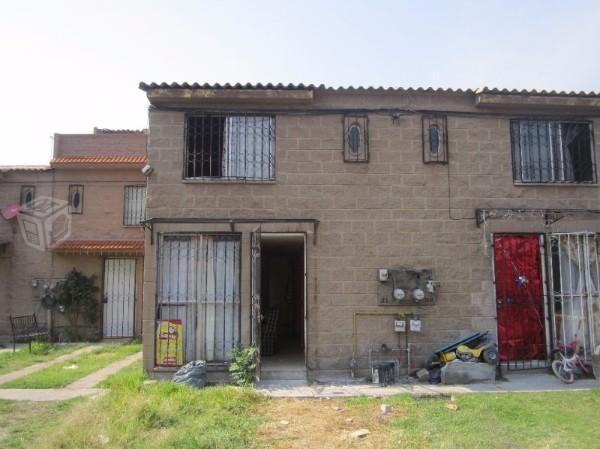 Cómoda y Bien Conservada Casa Cercana al Suburbano