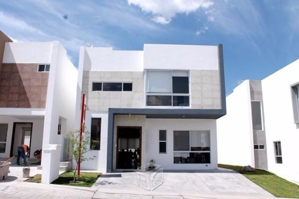 Hermosa Casa en Juriquilla, 3.5 baños, 3 recs