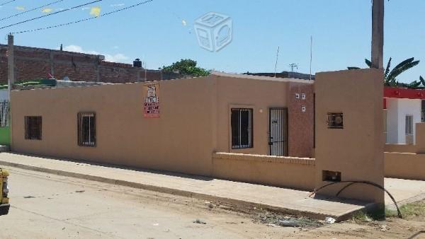 Casa en Flores MAgon en esquina