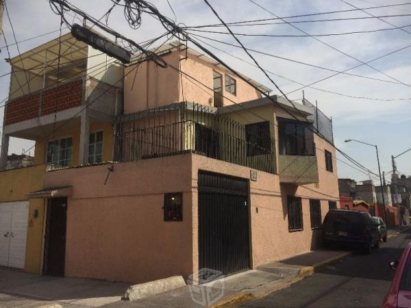 Linda casa muy bien ubicada y lista para habitarse