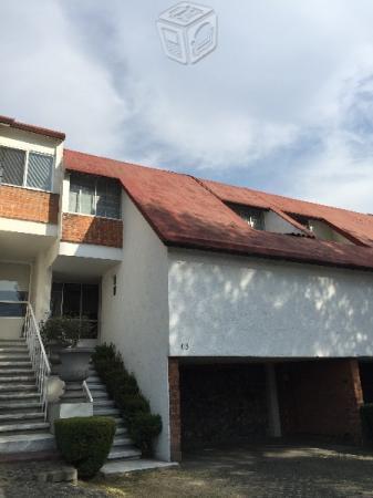 Hermosa Casa en Condominio Cerca La Pista de Hielo