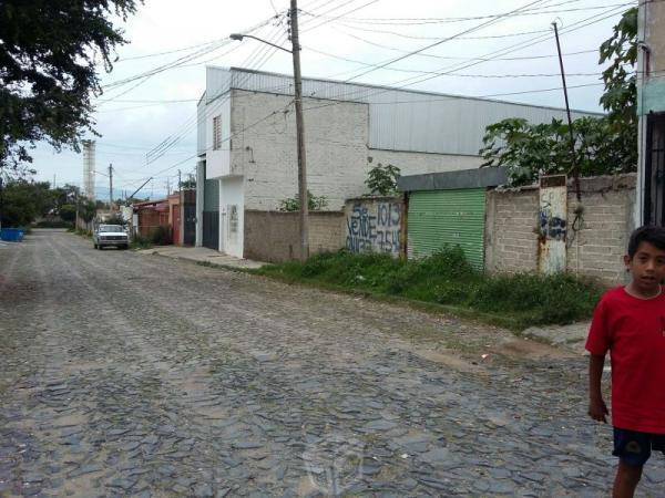 P/ bodegas, a 70 mt de periférico o casa de campo