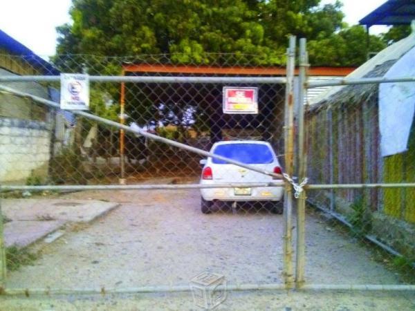 Palapa con estacionamiento a la vuelta del estadio