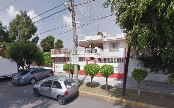 SE VENDE CASA DE 300m2 Y EXCELENTE UBICACION