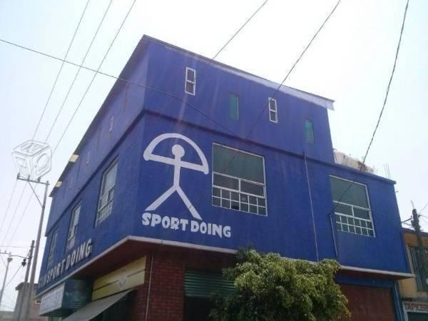 Excelente edificio comercial con gimnasio