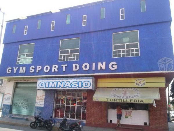 Excelente edificio comercial con gimnasio