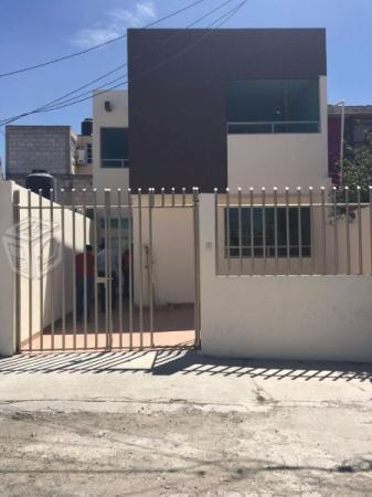 Linda casa nueva en zona de piracantos conocela