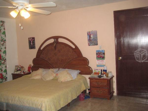 Se vende casa grande con local y patio grande