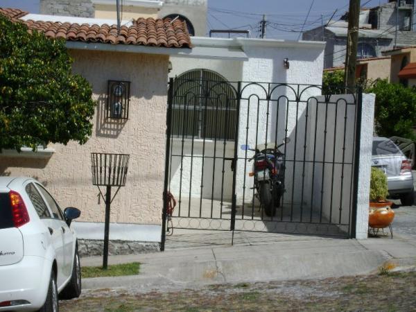 Los Olivos, Privada, entrada por Avenida Candiles