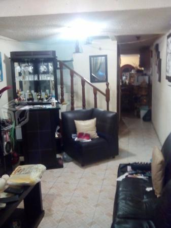 Casa en Coacalco, conjunto cerrado, tres niveles