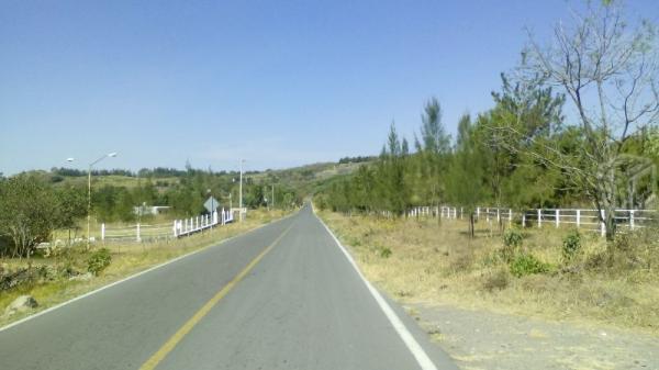 terreno a borde de carretera