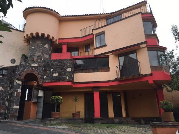 Casa de 4 pisos en Tetelpan con seguridad 24 Horas