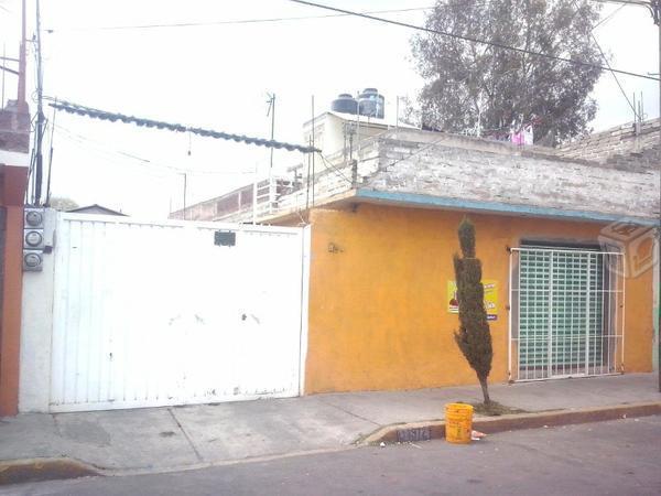 Casa en con Uso de suelo mixto en Leyes de Reforma